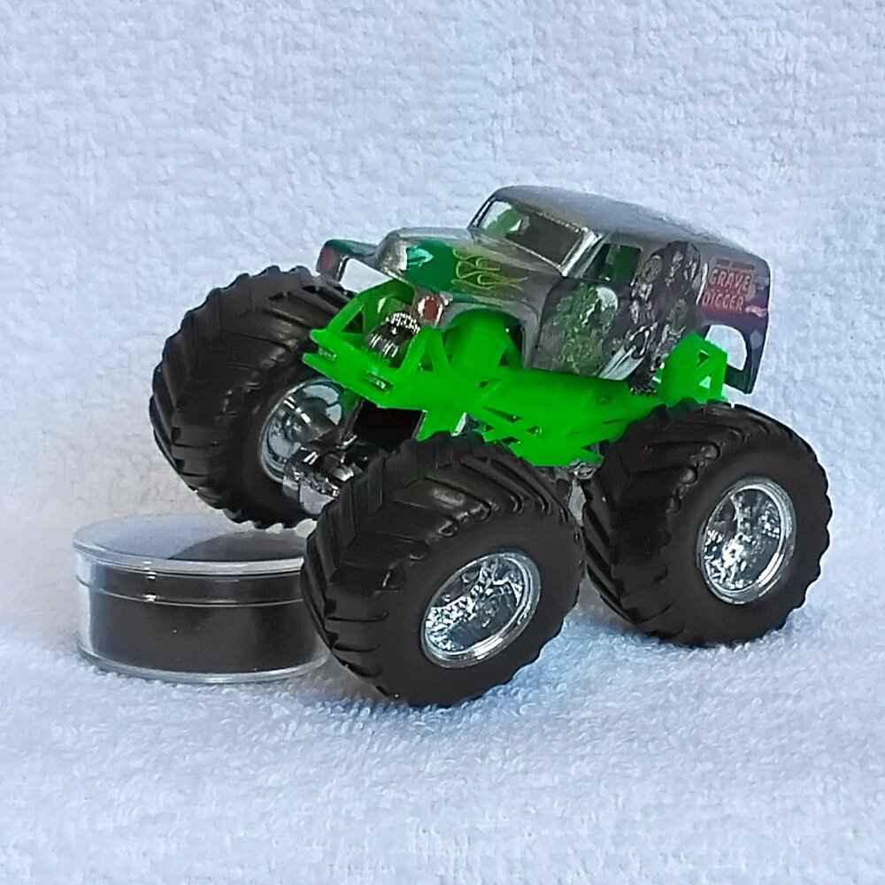 2007 Mattel Monster Jam Grave Digger 1:64 Monster Truck Hot Wheel!!